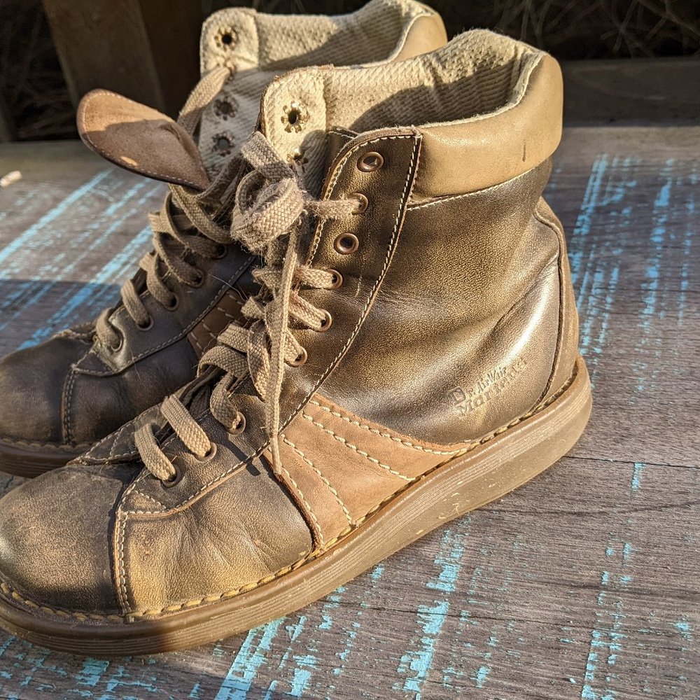 Dr Martens brown with stripes boots 37